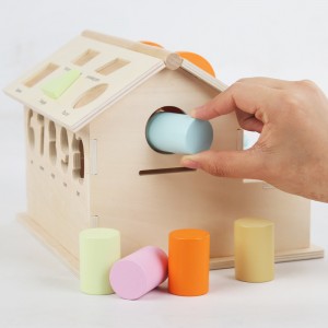 몬테소리 바쁜 집 장난감 나무 다목적 놀이 집 내부 저장 공간 및 미세 운동 능력을 위한 감각 게임 소년과 소녀 3세 이상을 위한 교육 학습 장난감
