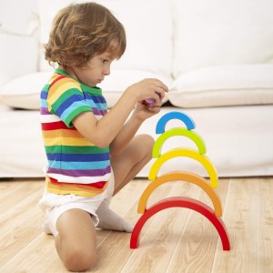 Blocchi puzzle impilabili in legno arcobaleno, giocattoli educativi per bambini piccoli