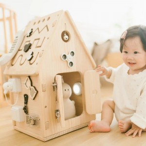 Montessori Busy House, juguete de madera para niños pequeños, juguetes educativos de aprendizaje preescolar, tablero sensorial para habilidades de la vida y aprendizaje de habilidades motoras finas, el mejor regalo para niños y niñas de más de 3 años