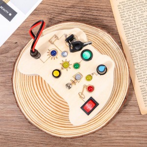 Montessori Busy Board Toy para sa 1 2 3 Year Old Boy, Wooden Controller Sensory Toy para sa Autistic na Bata na may LED Light Up Buttons, Early Learning Fidget Toy Mahusay para sa Regalo