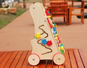 赤ちゃんのおもちゃ – キッズアクティビティおもちゃ – 男の子と女の子向けの木製押し引き学習ウォーカー – 複数のアクティビティセンター – 組み立てが必要 – 運動能力を開発し、創造性を刺激します