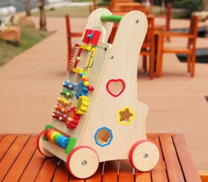 Babyspielzeug – Aktivitätsspielzeug für Kinder – Push-and-Pull-Lernwanderer aus Holz für Jungen und Mädchen – Zentrum mit mehreren Aktivitäten – Zusammenbau erforderlich – Fördert motorische Fähigkeiten und regt die Kreativität an